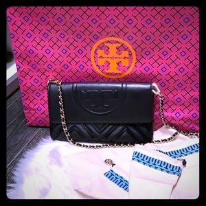 ❌SOLD❌ Tory Burch
Alexa Quilted Clutch